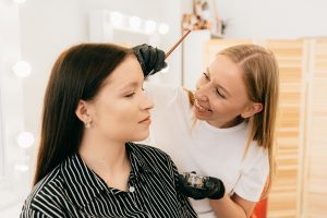 Are Skinny Brows Back?